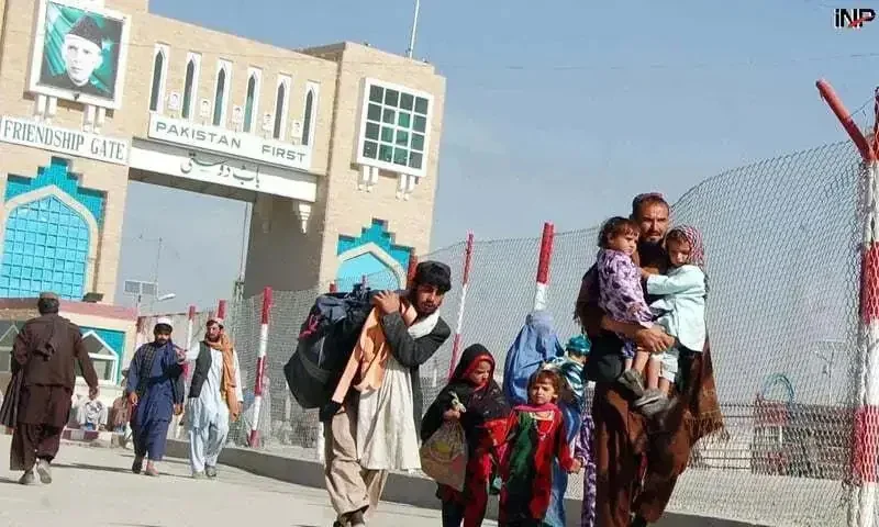 چمن بارڈر افغان مہاجرین واپسی کے دوران تجارتی آمد و رفت معطل