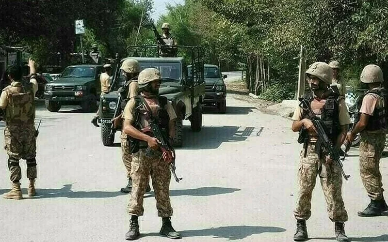 ڈیرہ اسماعیل خان آپریشن: 7 دہشت گرد ہلاک، پاک فوج کا افسر شہید