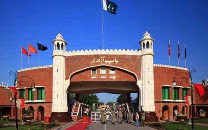 پاکستانی قیدی بھارت سے رہا: کراچی میں اہل خانہ نے والہانہ استقبال کیا