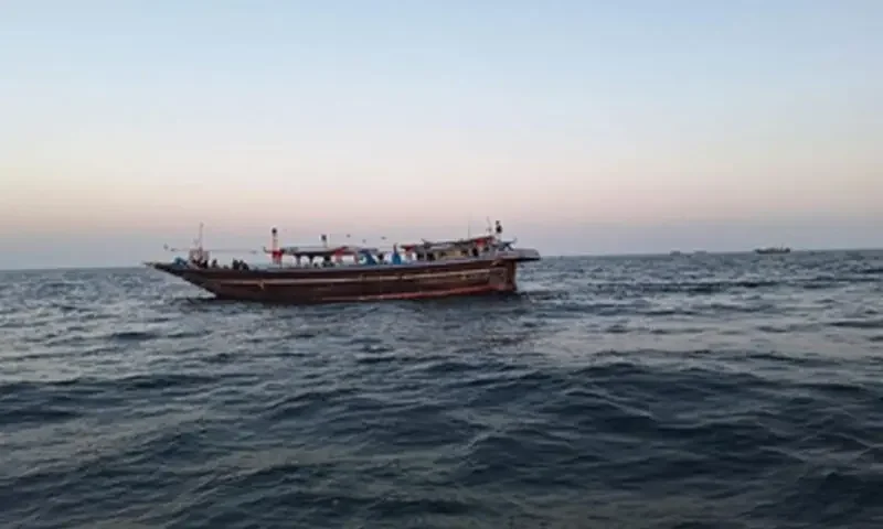 سمندری راستے ڈیزل اسمگلنگ کی کوشش ناکام، 2 کروڑ روپے کا ایندھن برآمد