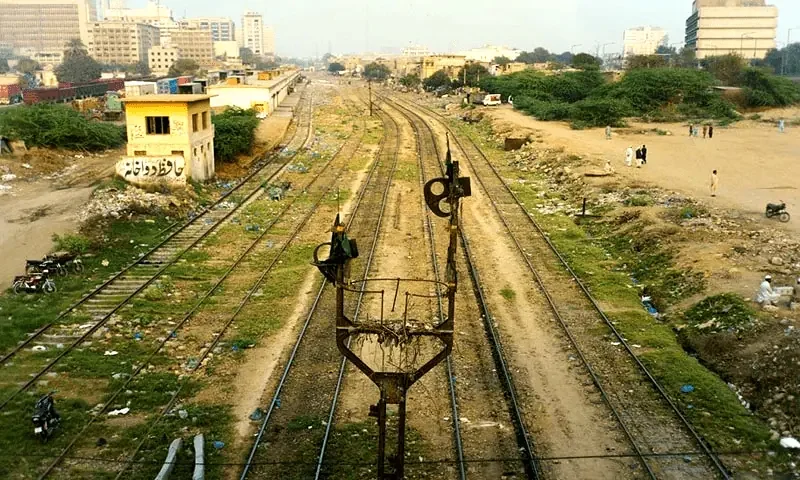 ریلوے کی زمینوں پر قبضے: ملک بھر میں غیرقانونی قبضے کی تفصیلات سامنے آگئیں