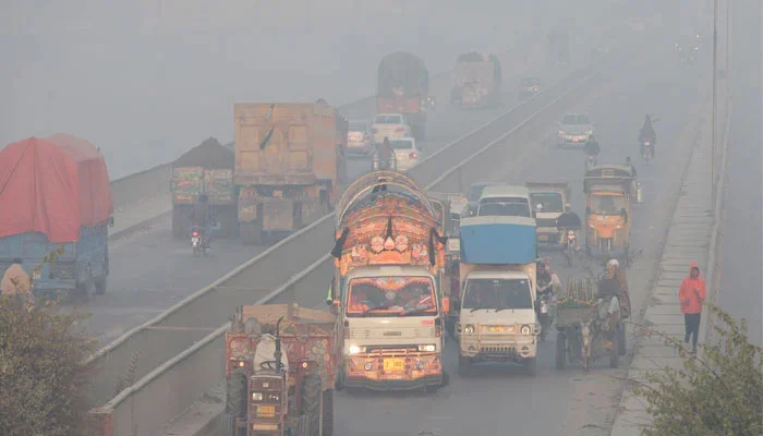 لاہور میں فضائی آلودگی خطرناک حد تک بڑھ گئی، دنیا کا آلودہ ترین شہر قرار