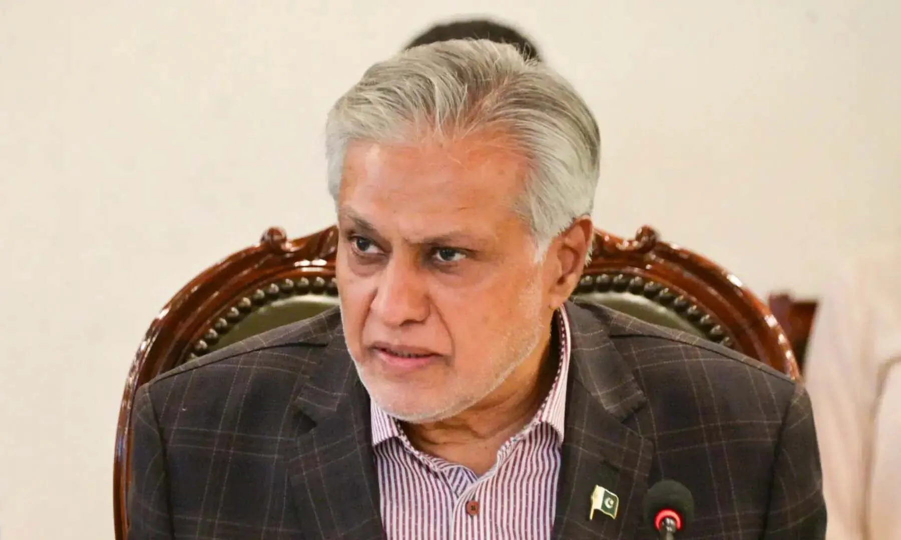 نائب وزیراعظم نے پاکستان کی پہلی گوگل کروم بُک اسمبلی لائن کا افتتاح کر دیا