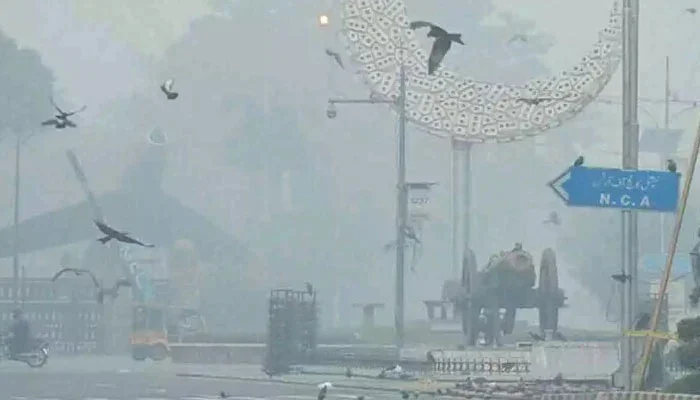 لاہور فضائی آلودگی میں اضافہ، دنیا کے سب سے آلودہ شہروں میں پہلے نمبر پر