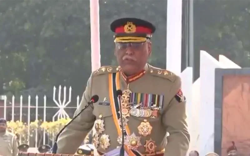 جنرل ساحر شمشاد مرزا الوداعی تقریب میں تینوں مسلح افواج کے دستوں نے گارڈ آف آنر پیش کیا