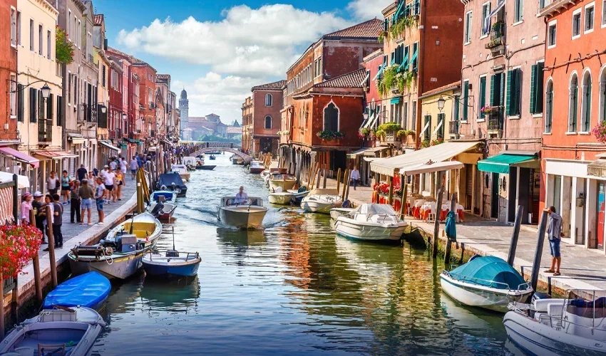 یورپ میں پاکستانی ورکرز کیلئے روزگار کے دروازے کھل گئے، اٹلی کا بڑا اعلان