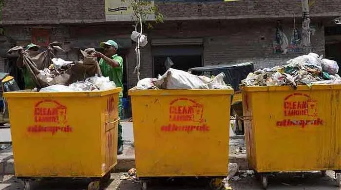 پنجاب حکومت نے گندگی پھیلانے والوں پر جرمانے عائد کیے—ستھرا پنجاب میں اہم فیصلہ