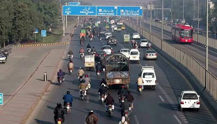 پنجاب میں ڈرائیونگ کی عمر 16 سال مقرر، ای چالان سسٹم مزید سخت ہوگا