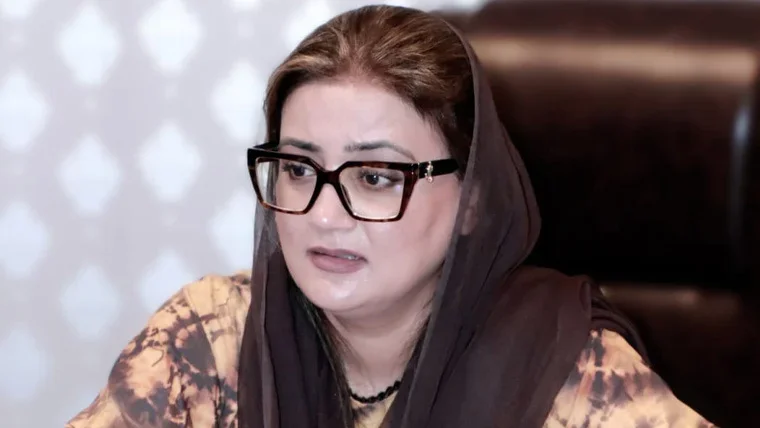 عظمیٰ بخاری کا بانی پی ٹی آئی پر بیان، ہیروں کے کاروبار کا الزام