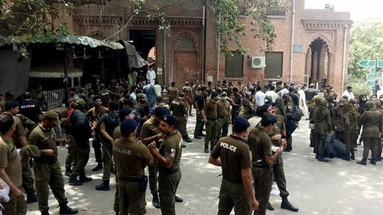 پنجاب بارز میں پولیس کے داخلے پر پابندی: وکلا کا شدید احتجاج جاری