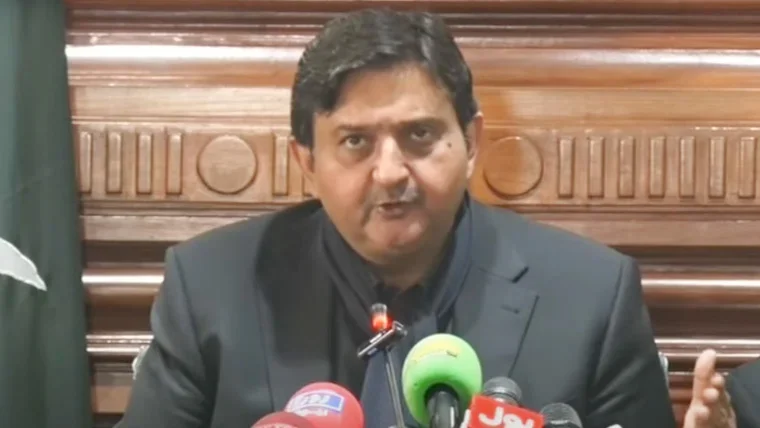 پی ٹی آئی مقدس مقامات کا احترام نہیں کرتی تو اسمبلی کا کیا کرے گی: ملک احمد خان