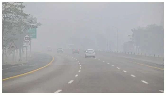 "شدید دھند کے باعث موٹرویز بند"