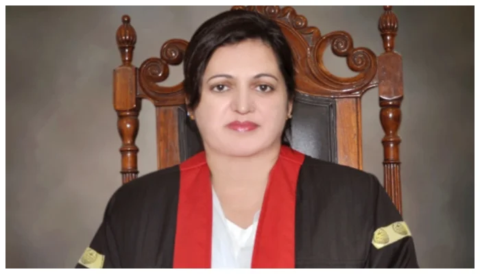 چیف جسٹس لاہور ہائیکورٹ نے کم عمر ڈرائیورز کی گرفتاری روک دی