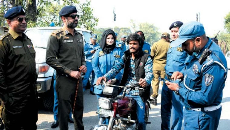 پنجاب میں ایک روز کے چالان — 64 ہزار گاڑیاں، بھاری جرمانے عائد