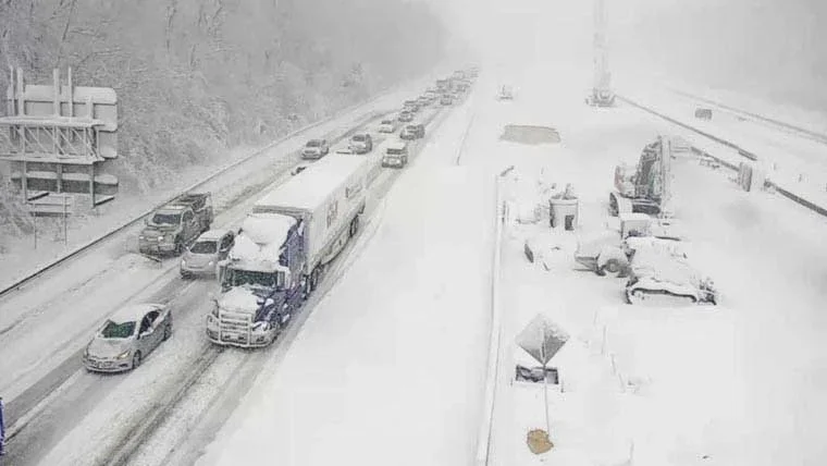 شدید سردی کی لہر: امریکا میں برفانی طوفان ایمرجنسی نافذ