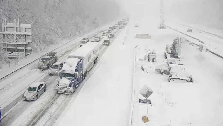 شدید سردی کی لہر: امریکا میں برفانی طوفان ایمرجنسی نافذ