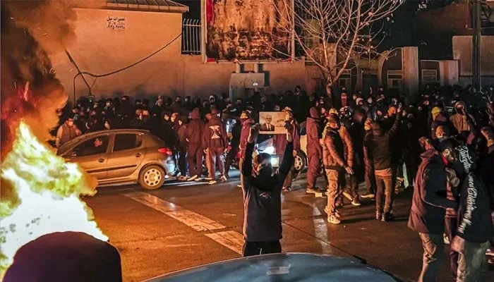 ایران میں کرنسی گراوٹ، مہنگائی اور مظاہروں کے باوجود حکومت گرنے کے آثار نہیں: برطانوی میڈیا