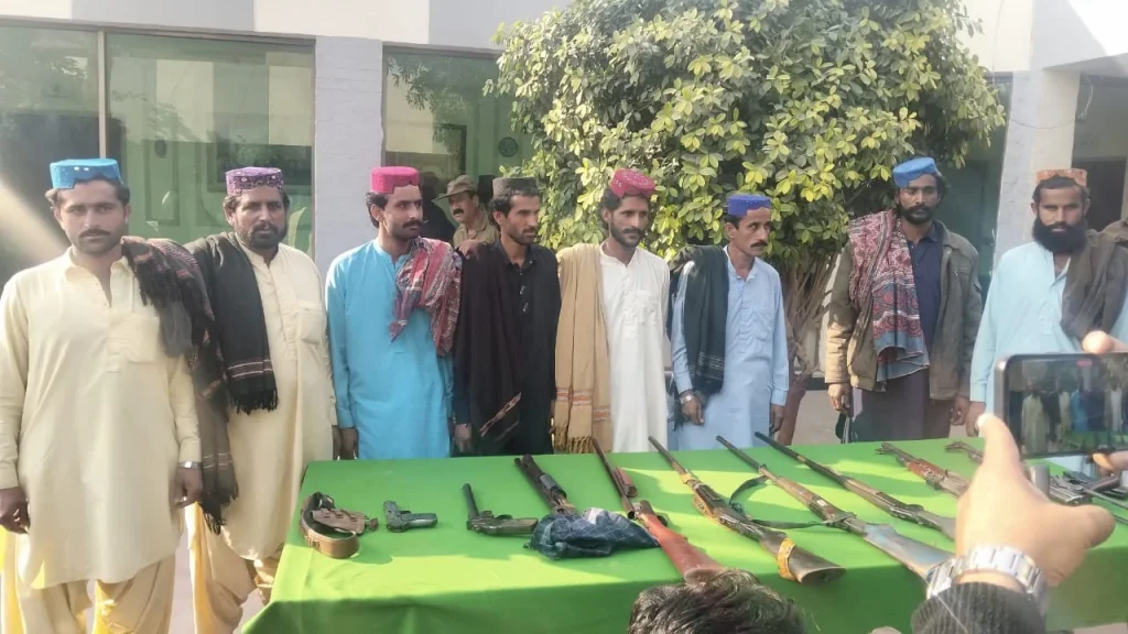 کچہ پولیس آپریشن، عمرانی گینگ کے 11 ڈاکو گرفتار، ٹھکانے تباہ