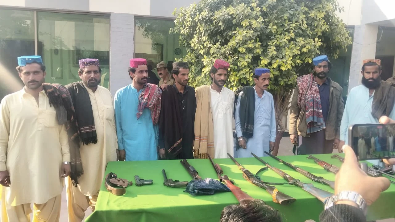 کچہ پولیس آپریشن، عمرانی گینگ کے 11 ڈاکو گرفتار، ٹھکانے تباہ