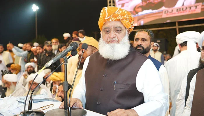 ہم آزمانے والوں کیلئے آزمائش بن جائیں گے: مولانا فضل الرحمان