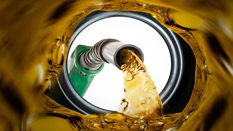 پٹرولیم مصنوعات کی قیمتوں میں بڑے اضافے کا امکان، یکم فروری سے نئی قیمتیں