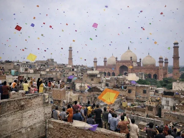 لاہور میں خطرناک عمارتیں: بسنت سے قبل 346 عمارتیں قرار