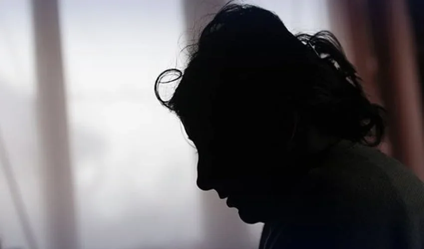 ملتان میں شوہر کا بیوی پر تشدد، واٹس ایپ چیک کرنا مہنگا پڑ گیا