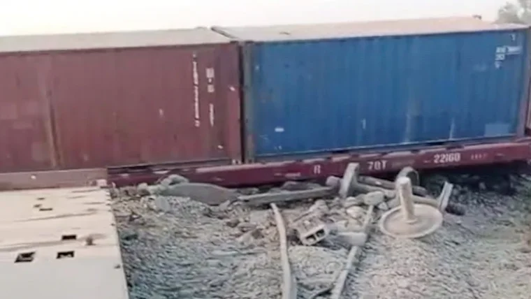 محراب پور کے قریب حادثہ، نوشہرو فیروز میں مال بردار ٹرین کو حادثہ