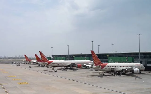 فضائی حدود کی بندش کراچی ائیرپورٹ پر 3 غیر ملکی طیارے پارک