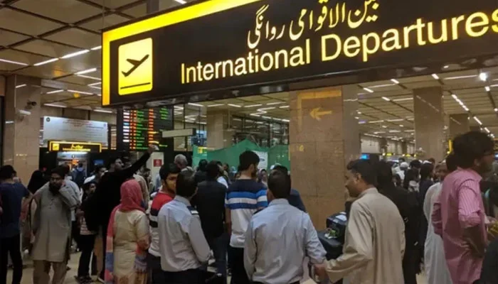 خطے میں کشیدگی سے پروازیں منسوخ، کراچی، لاہور اور اسلام آباد سے متعدد فلائٹس منسوخ