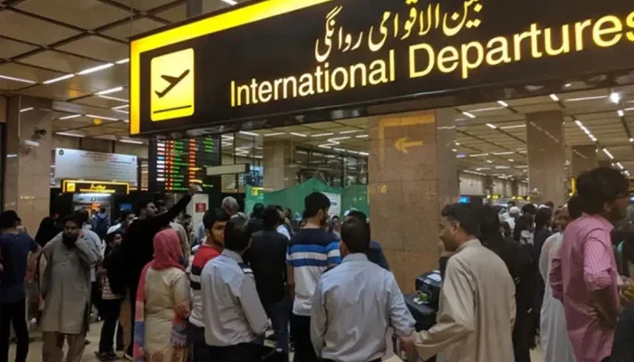 خطے میں کشیدگی سے پروازیں منسوخ، کراچی، لاہور اور اسلام آباد سے متعدد فلائٹس منسوخ