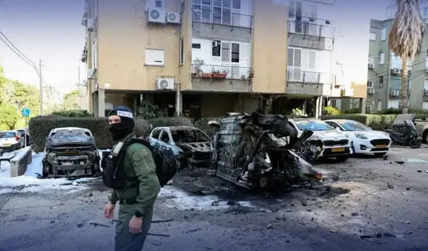 ایران اسرائیل تازہ حملے: مشرق وسطیٰ میں امریکی تنصیبات بھی نشانے پر، متعدد زخمی