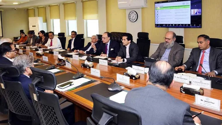 ملک میں پٹرولیم مصنوعات کے وافر ذخائر موجود، حکومتی کمیٹی کا اہم بیان