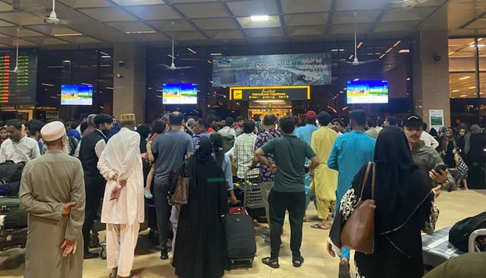 پاکستان سے مشرق وسطیٰ کی پروازیں منسوخ، آج بھی 97 فلائٹس متاثر